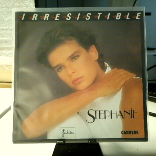 SINGLE / Stephanie – Irresistible