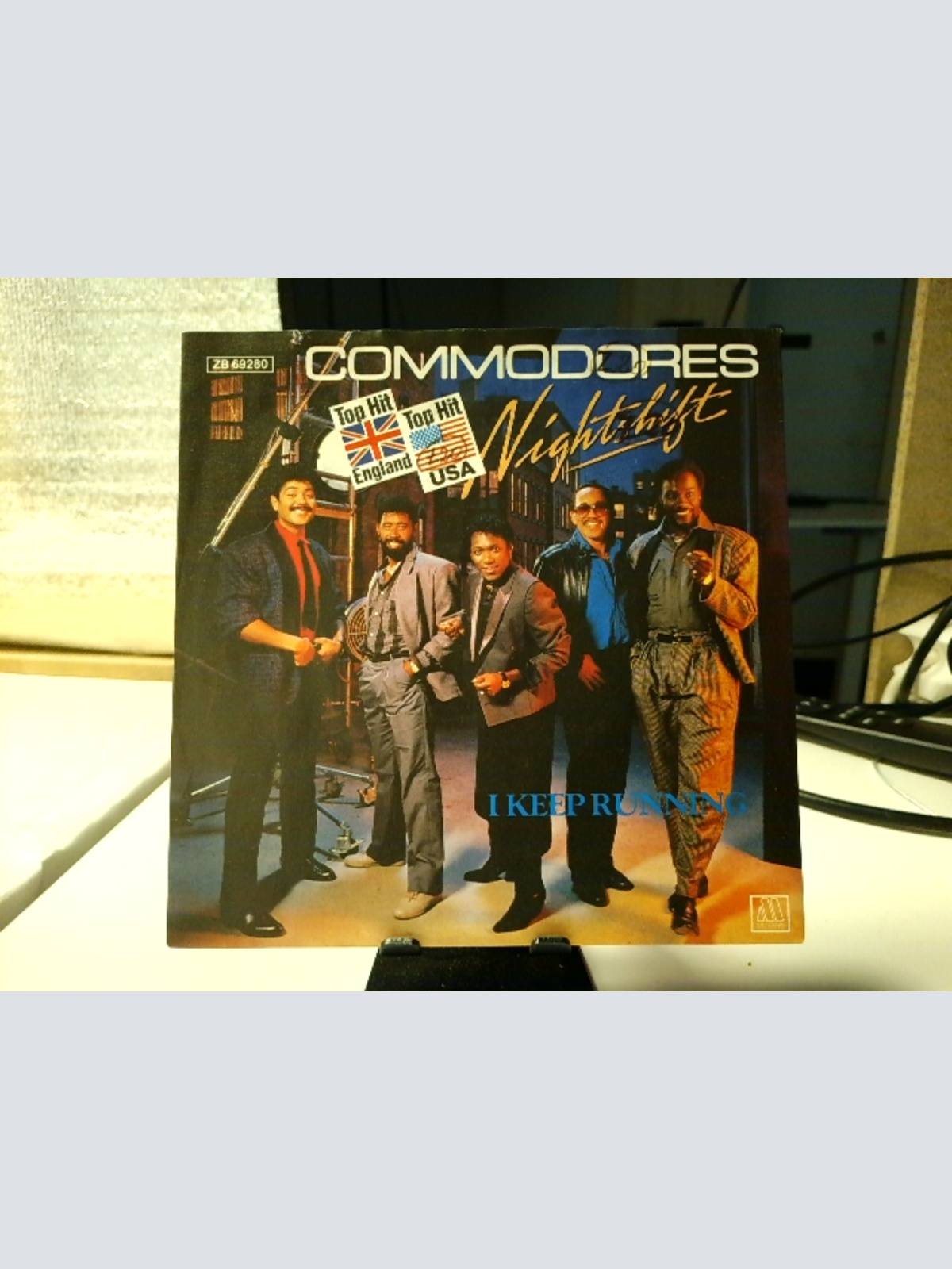 SINGLE / Commodores – Nightshift