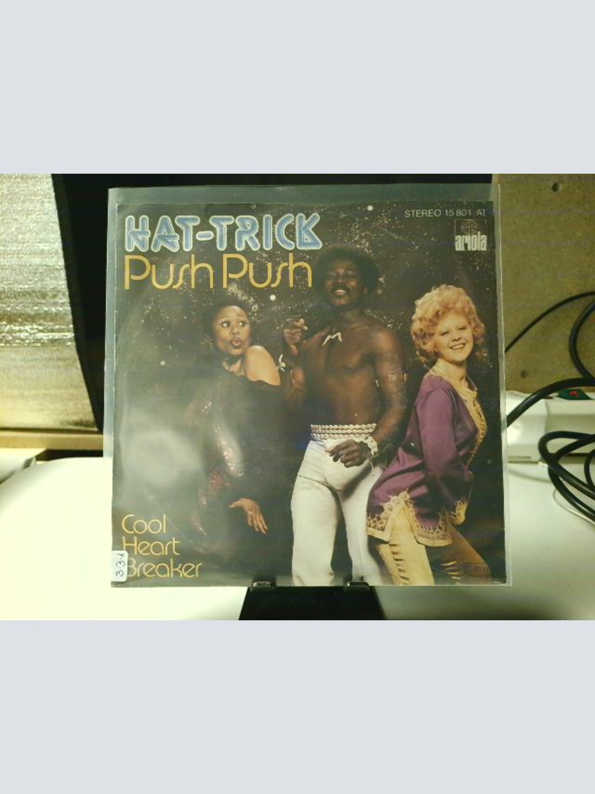 SINGLE / Hat-Trick – Push Push