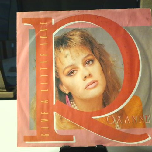 SINGLE / Roxanne (2) – Give A Little Love