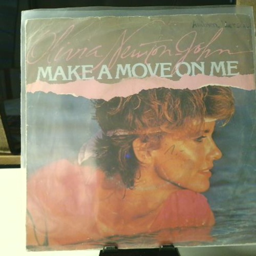 SINGLE / Olivia Newton-John – Make A Move On Me