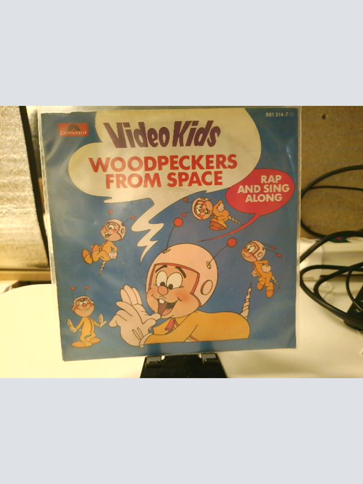 SINGLE / Video Kids – Woodpeckers From Space