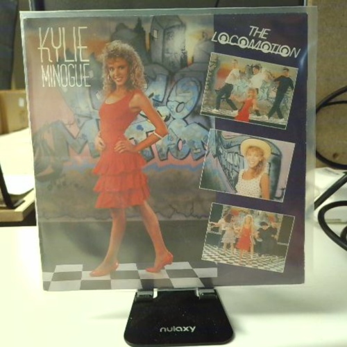 SINGLE / Kylie Minogue – The Loco-Motion