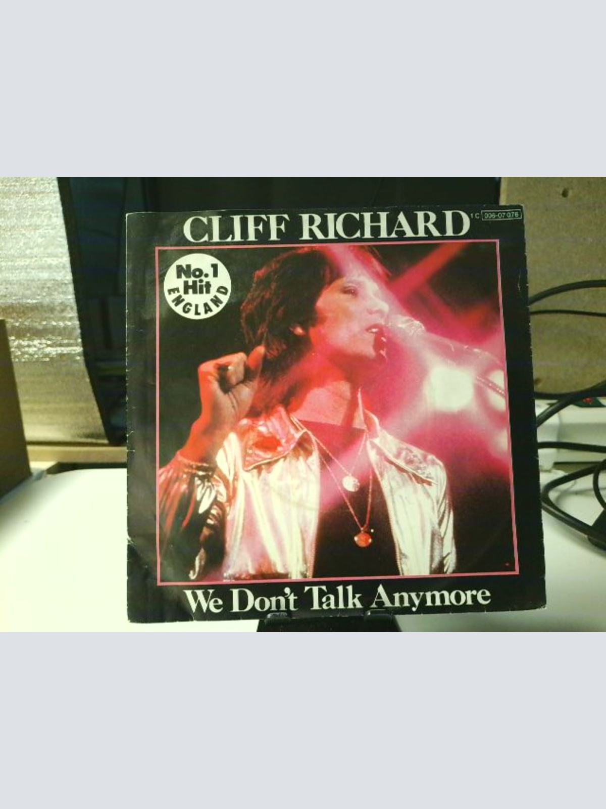 SINGLE / Cliff Richard – We Don't Talk Anymore