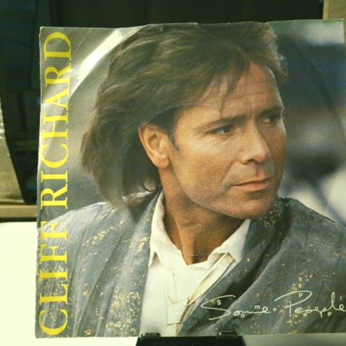 SINGLE / Cliff Richard – Some People