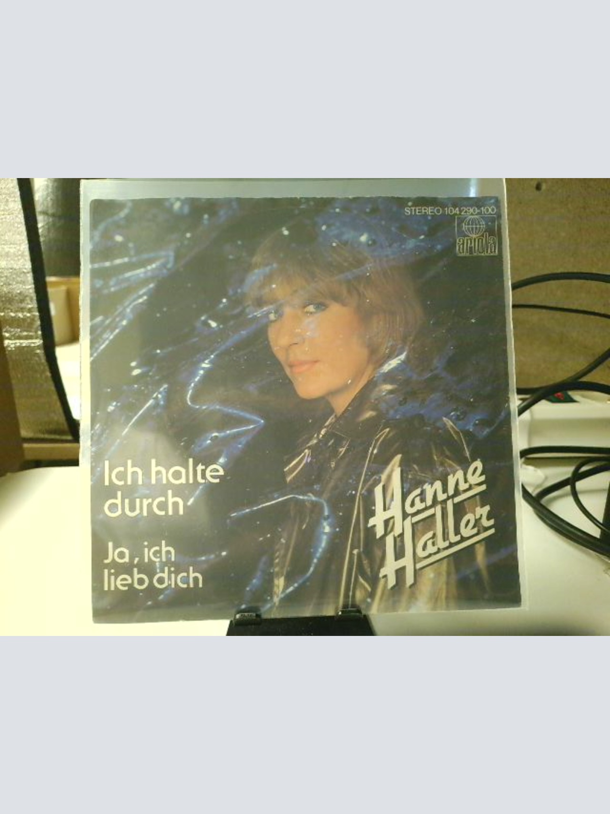 SINGLE / Hanne Haller – Ich Halte Durch