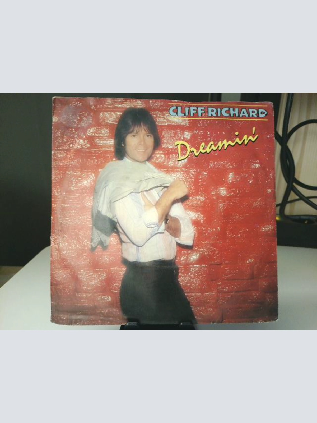 SINGLE / Cliff Richard – Dreamin'