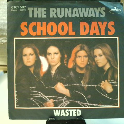SINGLE / The Runaways – School Days