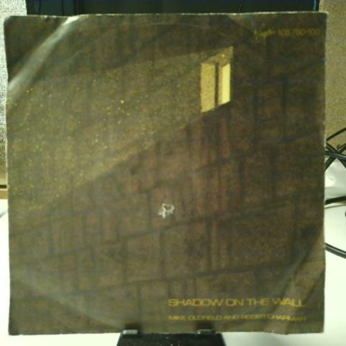 SINGLE / Mike Oldfield And Roger Chapman – Shadow On The Wall