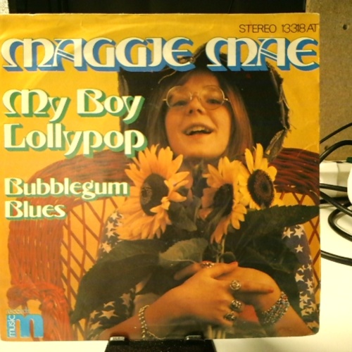 SINGLE / Maggie Mae – My Boy Lollypop