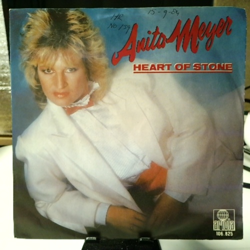SINGLE / Anita Meyer – Heart Of Stone