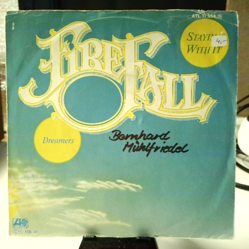 SINGLE / Firefall – Staying With It