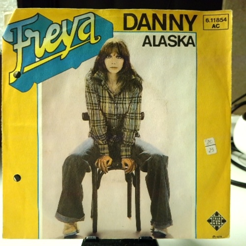 SINGLE / Freya* – Danny / Alaska