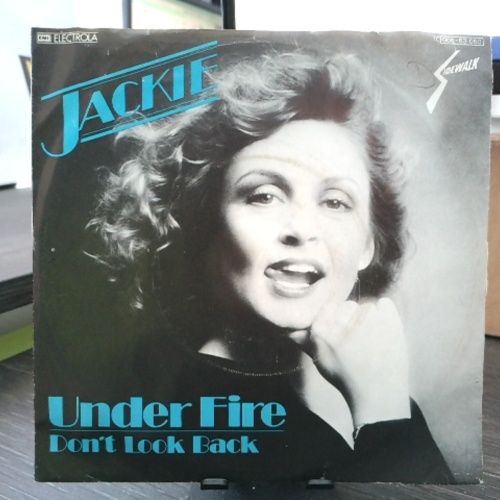 SINGLE / Jackie (7) – Under Fire