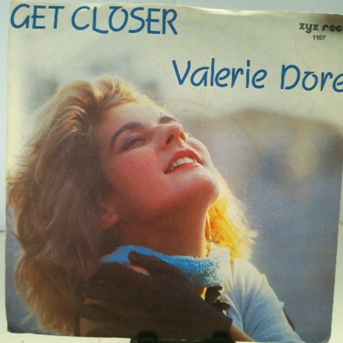 SINGLE / Valerie Dore – Get Closer