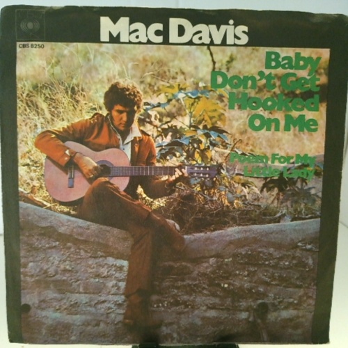 SINGLE / Mac Davis – Baby Don't Get Hooked On Me