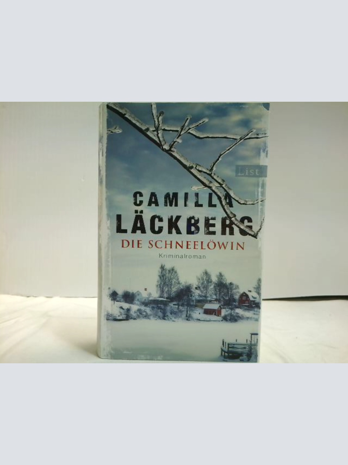 Buch / Die Schneelöwin: Kriminalroman (Ein Falck-Hedström-Krimi, Band 9)