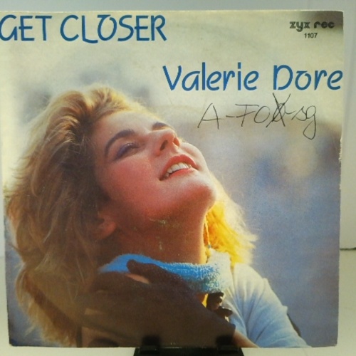 SINGLE / Valerie Dore – Get Closer