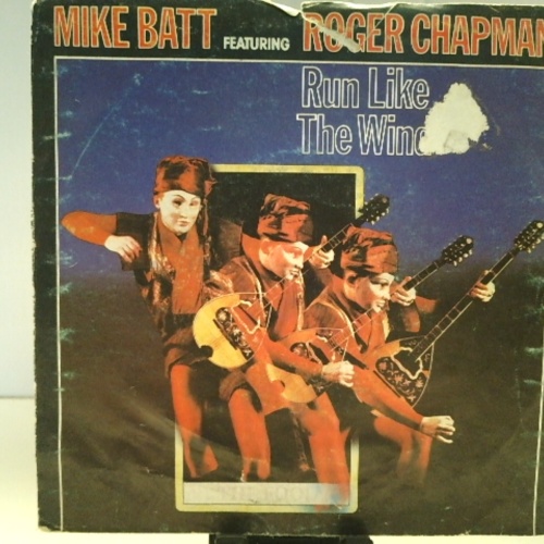 SINGLE / Mike Batt Featuring Roger Chapman – Run Like The Wind