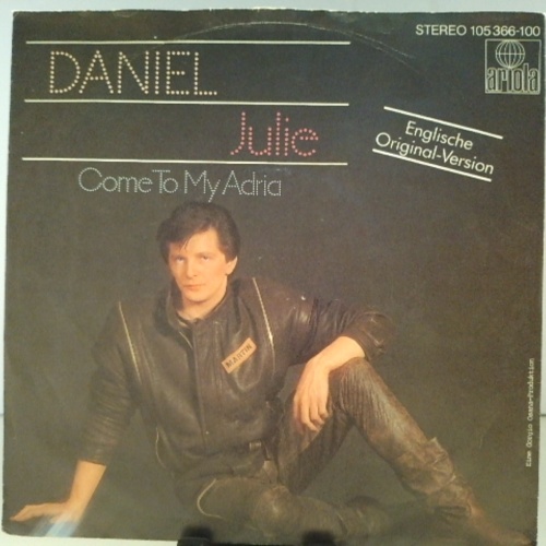 SINGLE / Daniel (8) – Julie