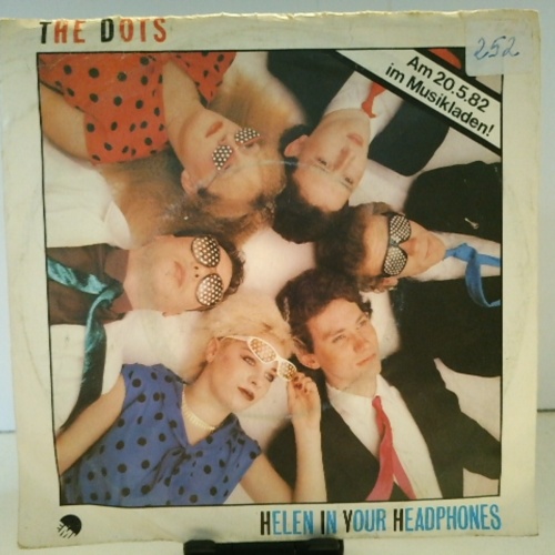 SINGLE / The Dots – Helen In Your Headphones