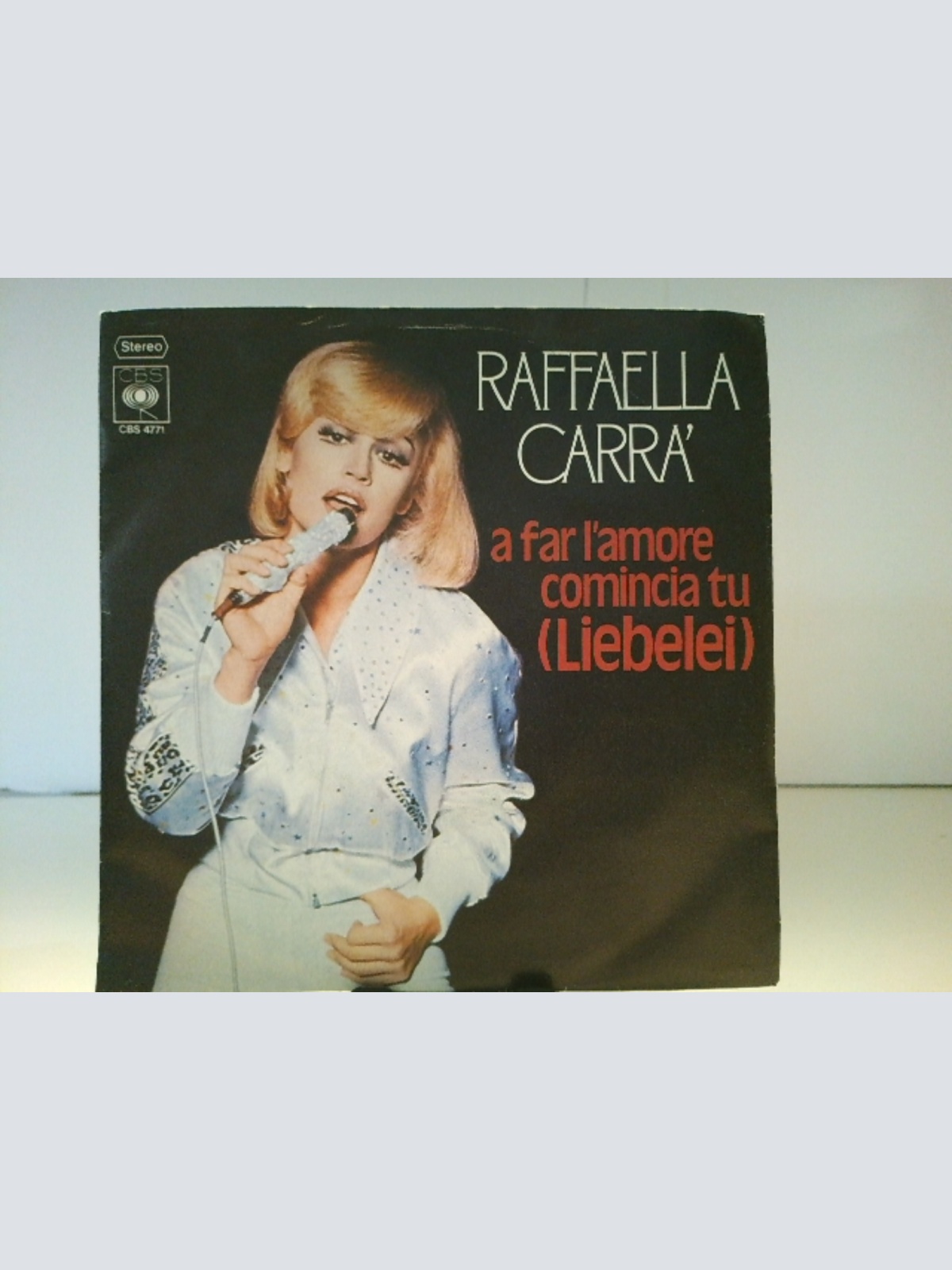 SINGLE / Raffaella Carrà – A Far L'Amore Comincia Tu (Liebelei)