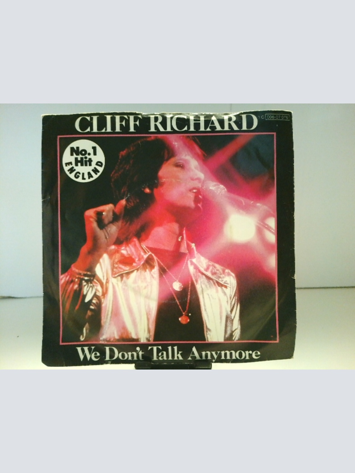 SINGLE / Cliff Richard – We Don't Talk Anymore