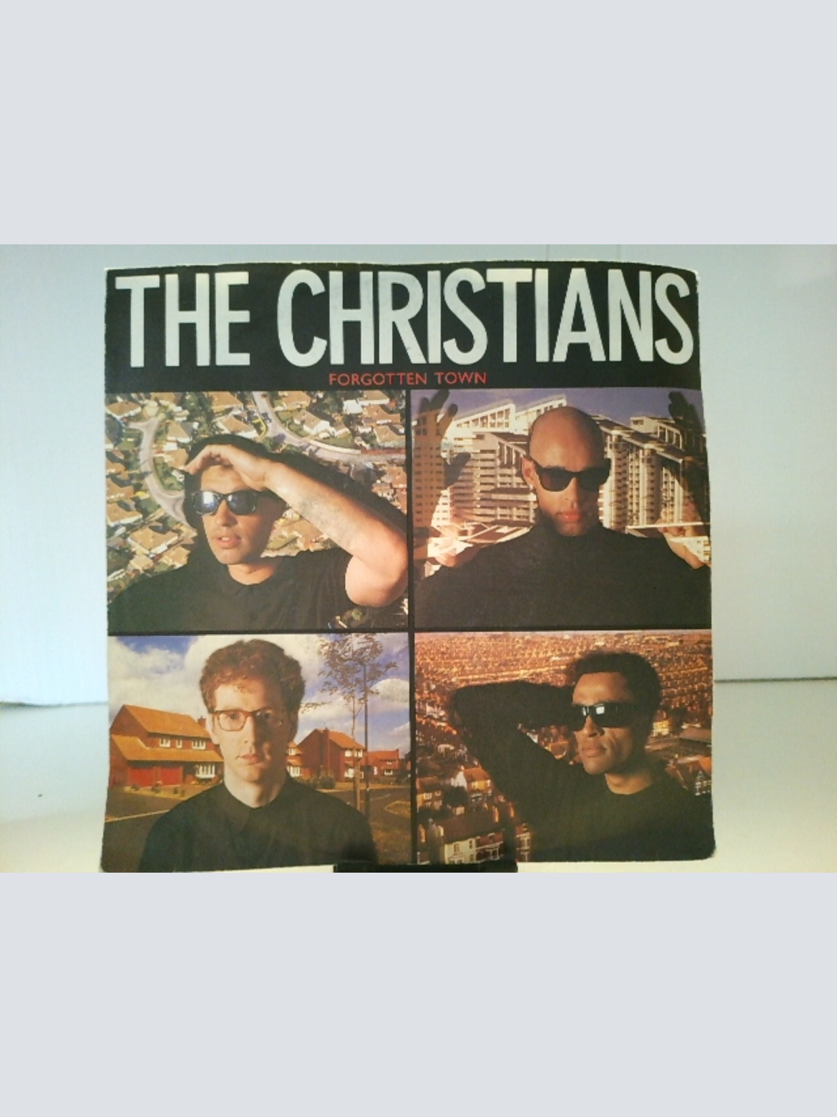 SINGLE / The Christians – Forgotten Town