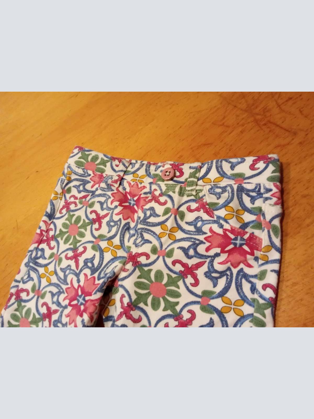 Sehr schöne Hose von Benetton in gr. 86 /92 abzugeben.