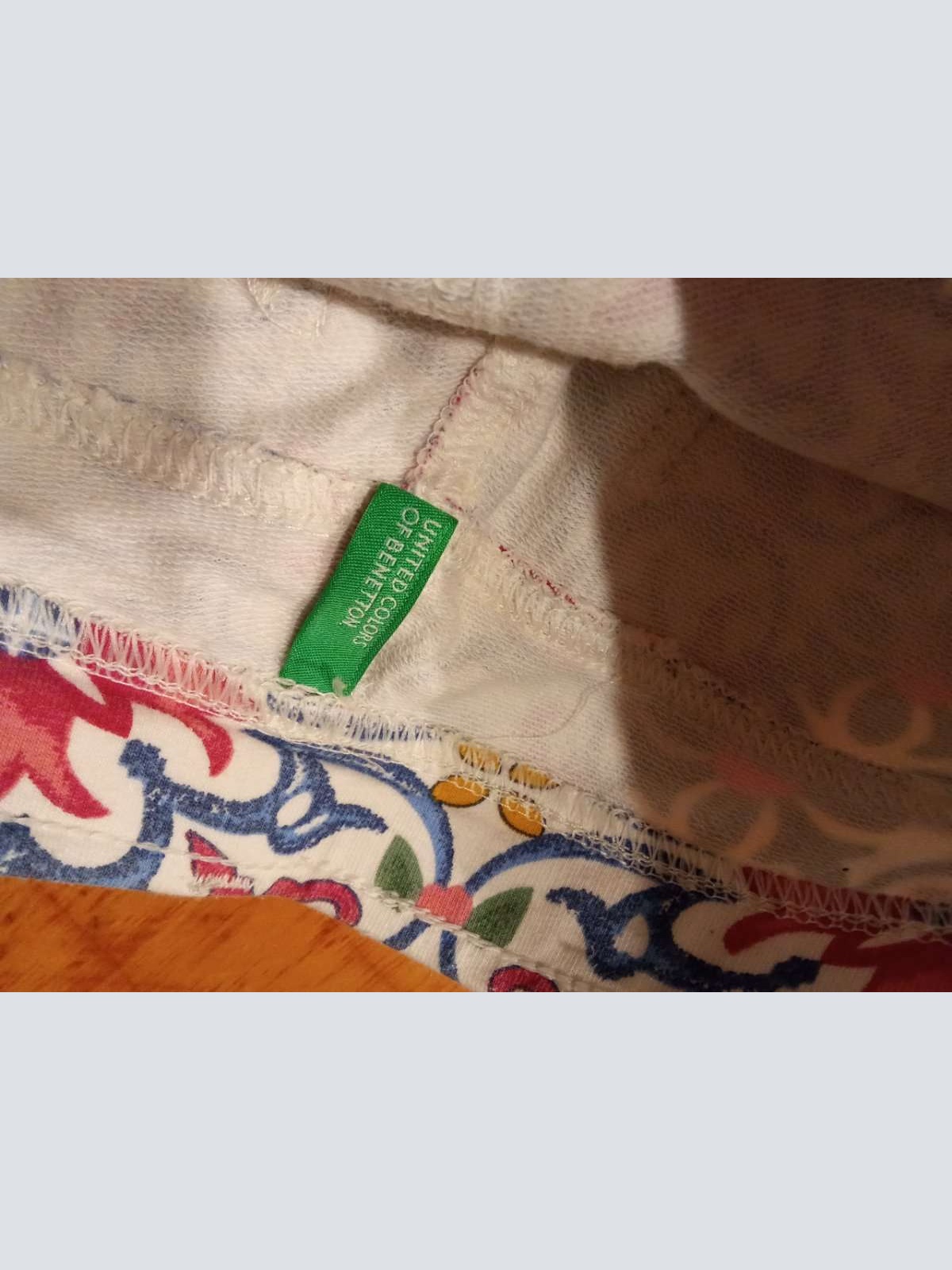 Sehr schöne Hose von Benetton in gr. 86 /92 abzugeben.