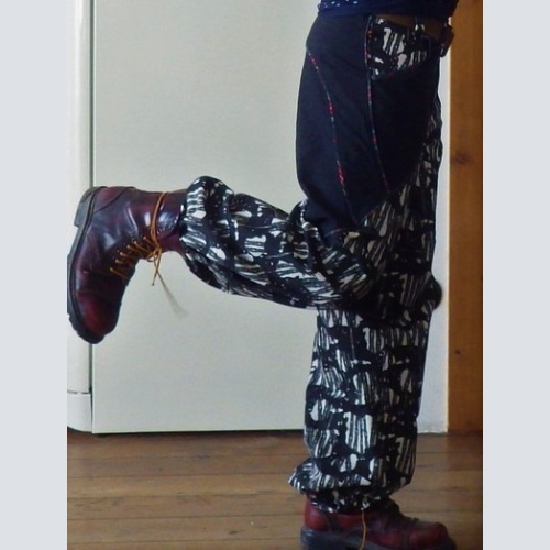 Cargohose Unisey Stacheldraht mit raffinierter Schnittführung