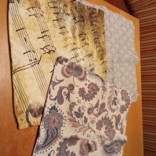 Sehr schöne Zier Kissen in gr. 40 Mal 40 abzugeben.