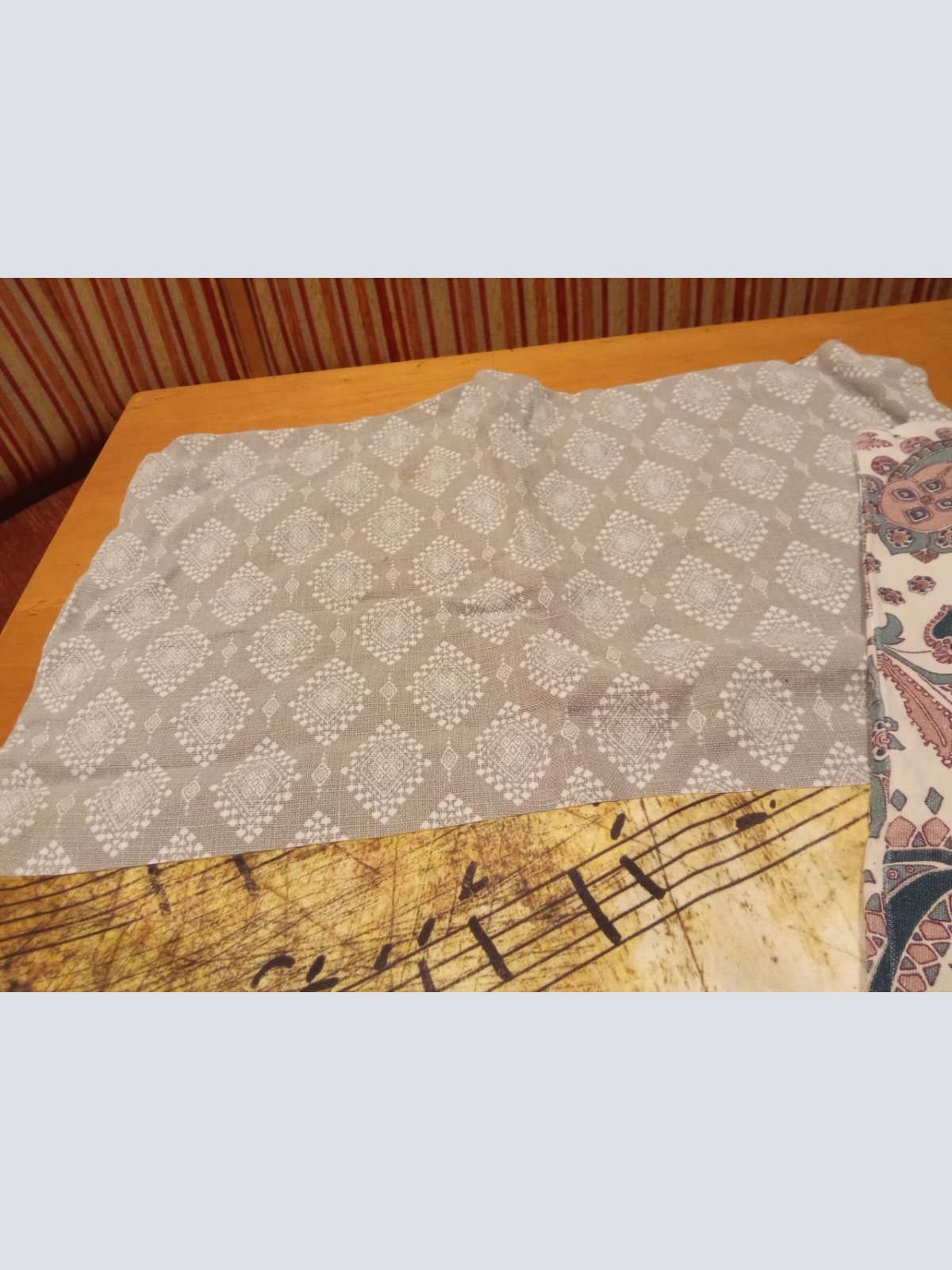 Sehr schöne Zier Kissen in gr. 40 Mal 40 abzugeben.