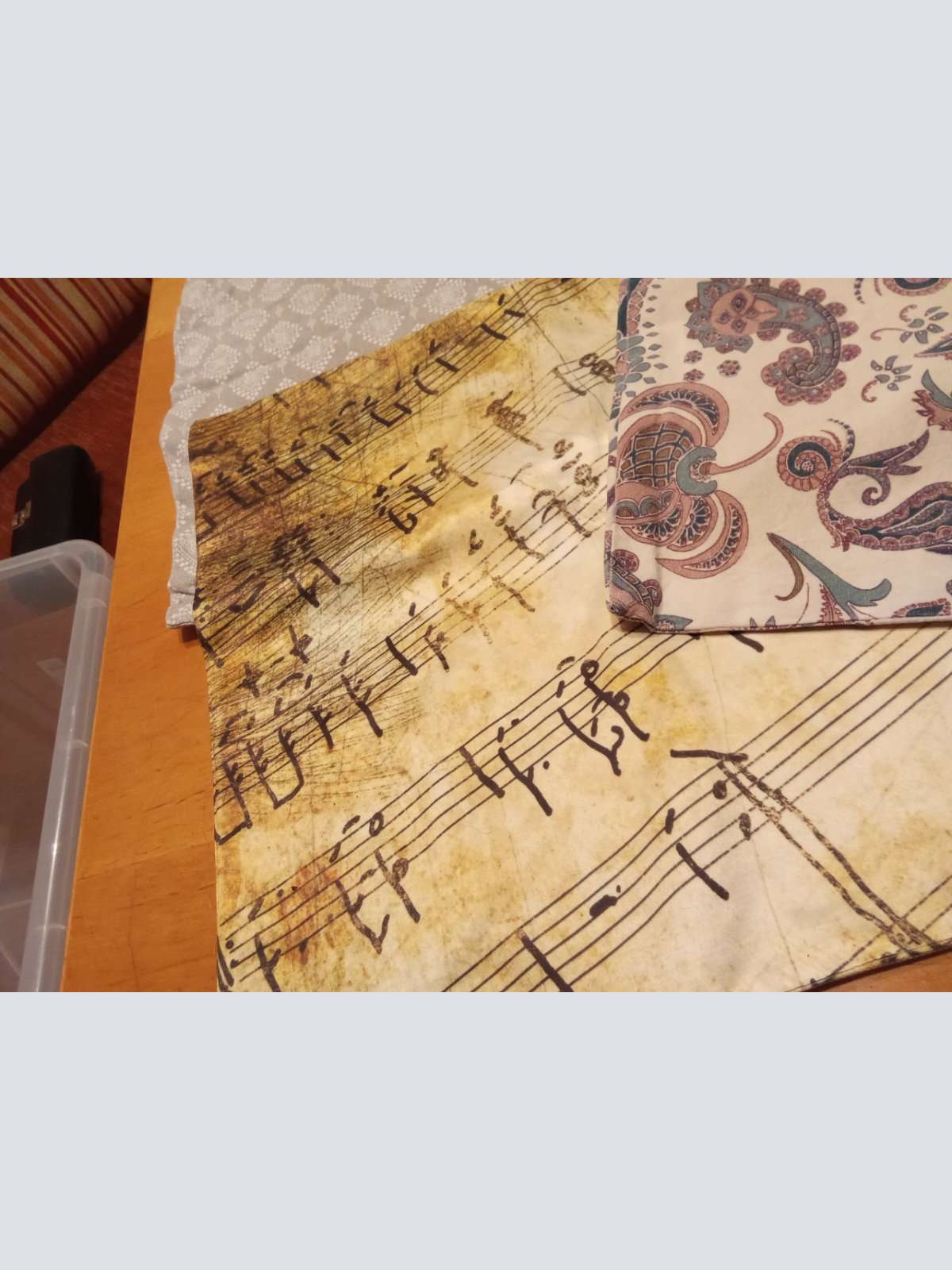 Sehr schöne Zier Kissen in gr. 40 Mal 40 abzugeben.