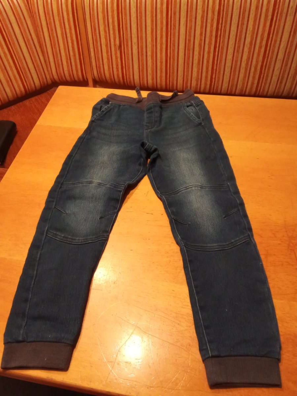 Sehr schöne Jeans Hose von Pepperts in gr. 140 abzugeben.