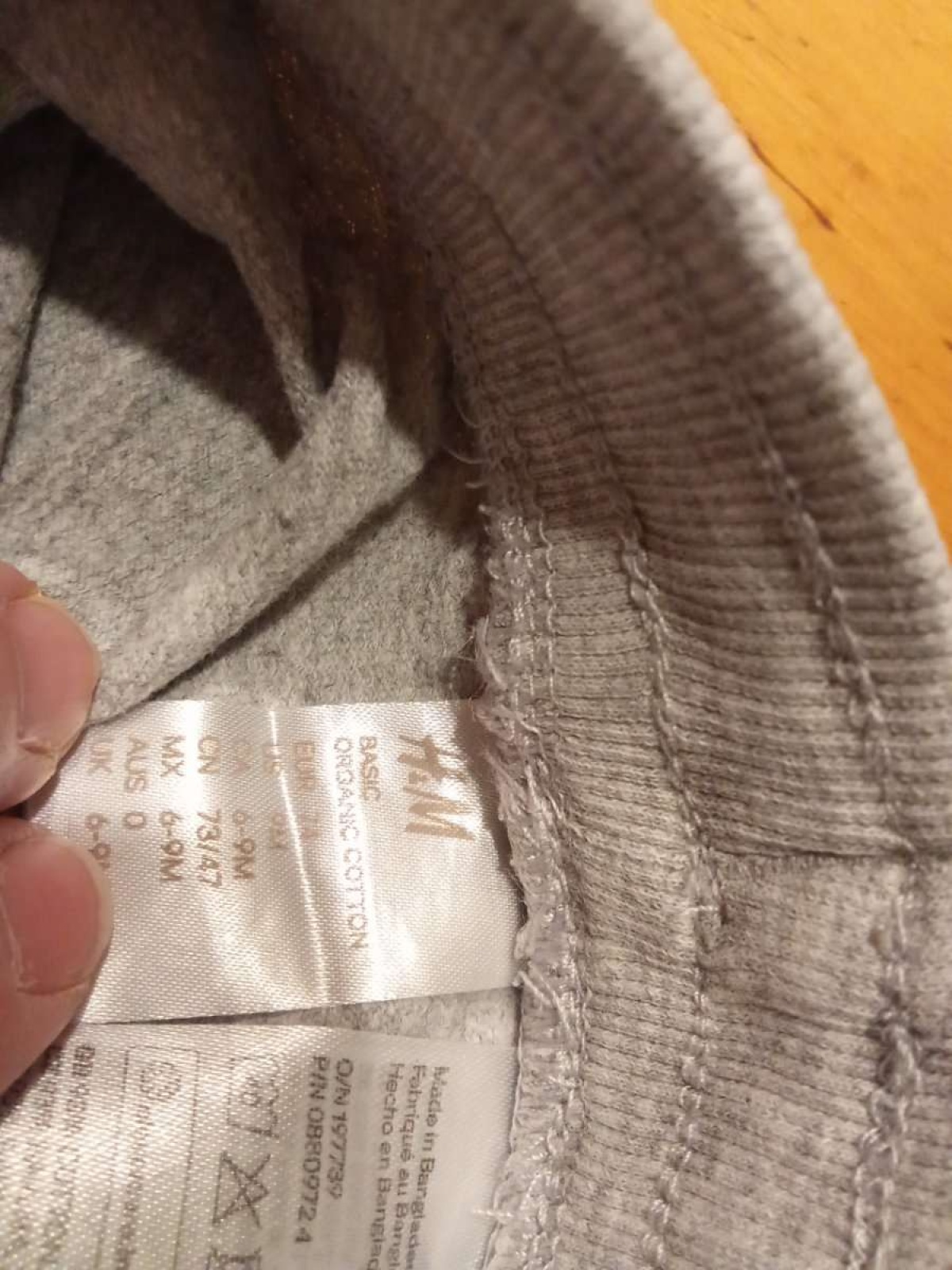 Sehr schöne Hose von H&M in gr. 74 abzugeben.