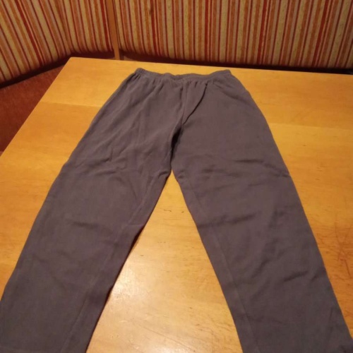 Sehr schöne Jogging Hose von C&A in gr. 122 /128 abzugeben.