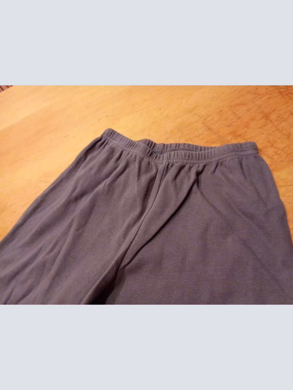 Sehr schöne Jogging Hose von C&A in gr. 122 /128 abzugeben.