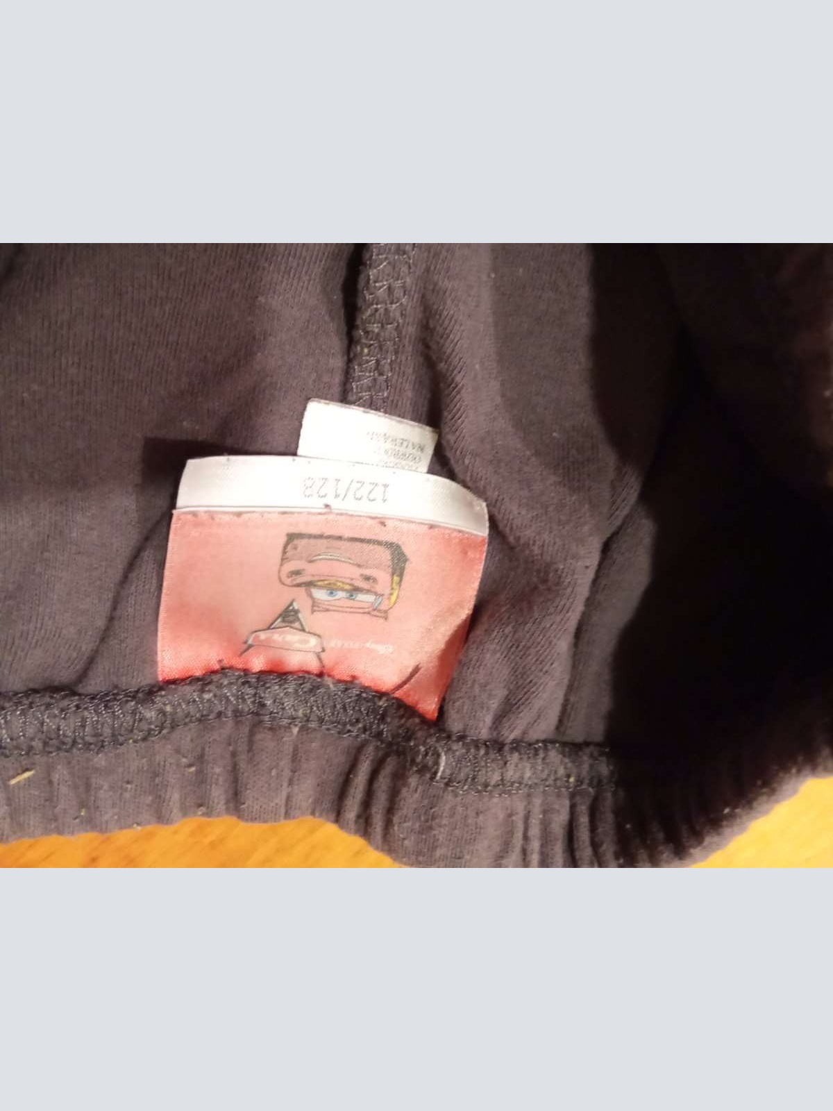 Sehr schöne Jogging Hose von C&A in gr. 122 /128 abzugeben.