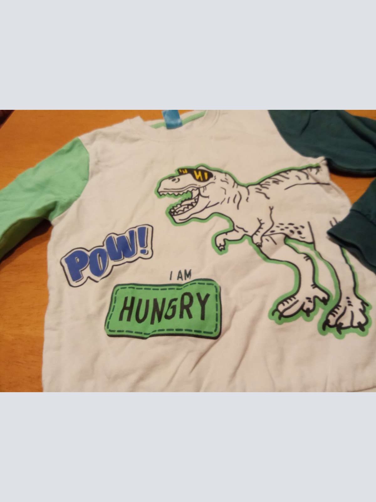 Sehr schöner Dinosaurier Pullover von little Kids in gr. 134 abzugeben