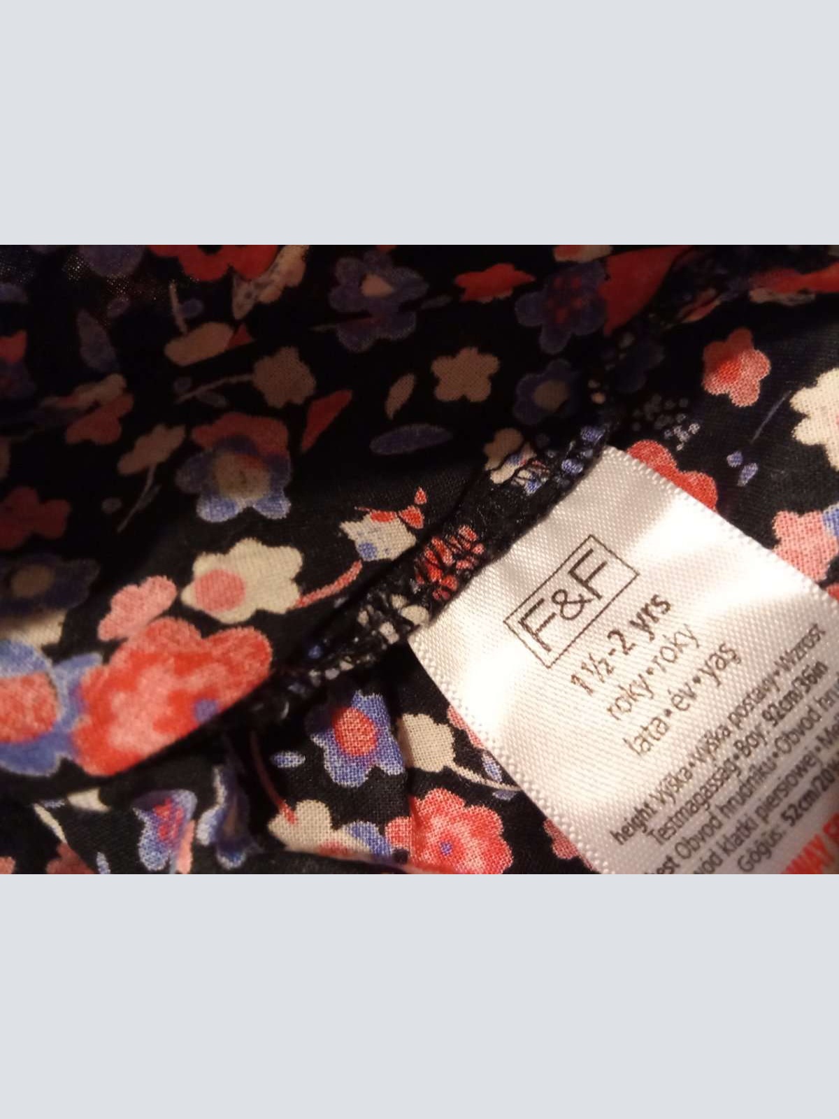 Sehr schöne Langarm Bluse von F&F in gr. 92 abzugeben.