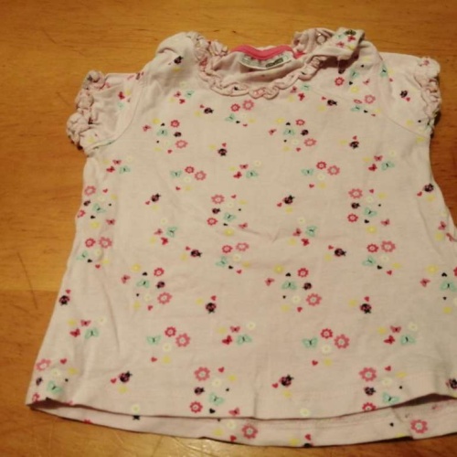 Sehr schönes Shirt von Ergee in gr. 74 abzugeben.