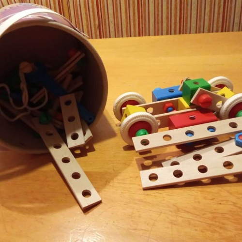 Sehr schönes Konstruktion Spiel von Eichhorn abzugeben