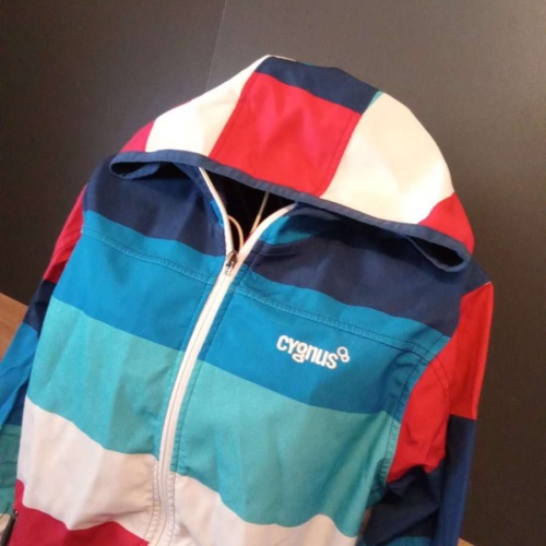 Sehr schöne Kapuzen Jacke von Cygnus in gr. 164 abzugeben.