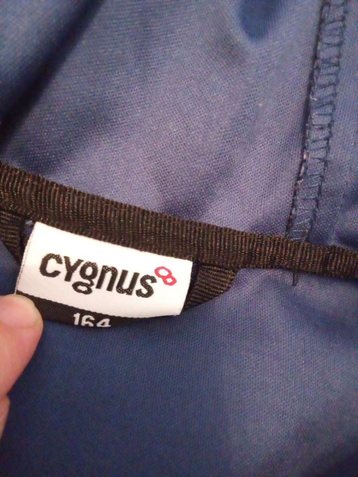 Sehr schöne Kapuzen Jacke von Cygnus in gr. 164 abzugeben.