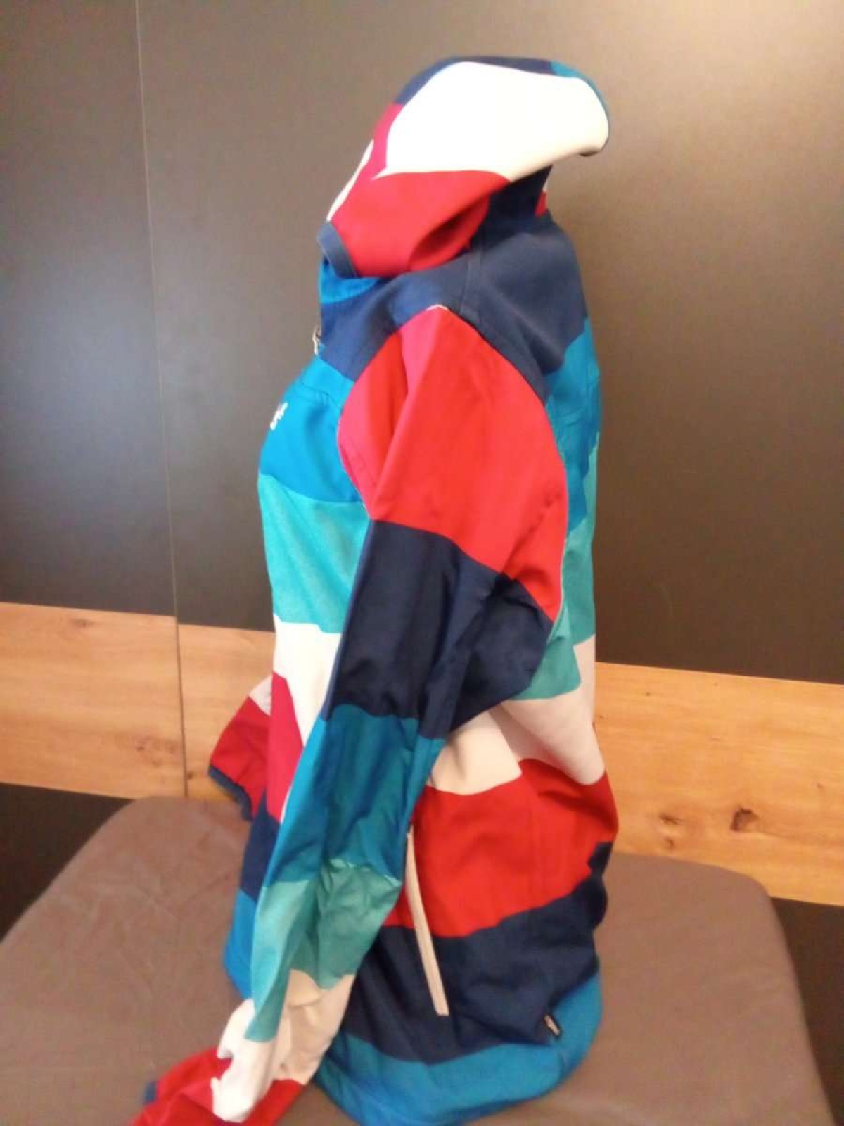 Sehr schöne Kapuzen Jacke von Cygnus in gr. 164 abzugeben.