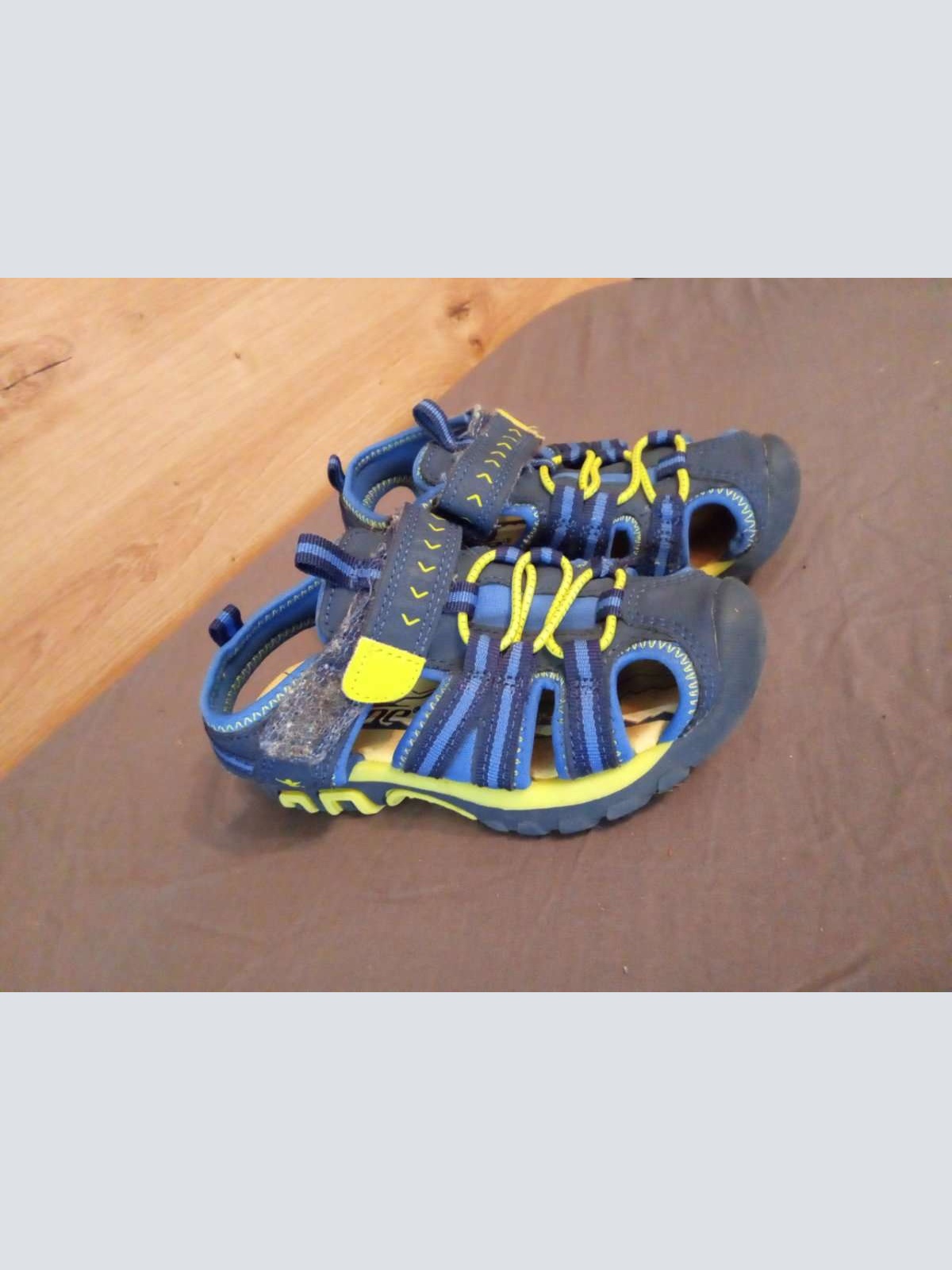 Sehr schöne Sandalen von Crane in gr. 27 abzugeben.