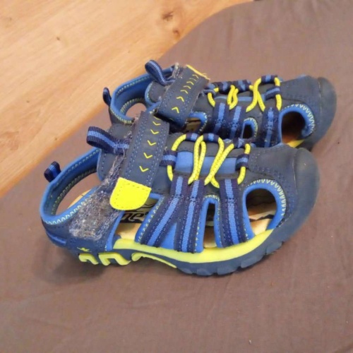 Sehr schöne Sandalen von Crane in gr. 27 abzugeben.