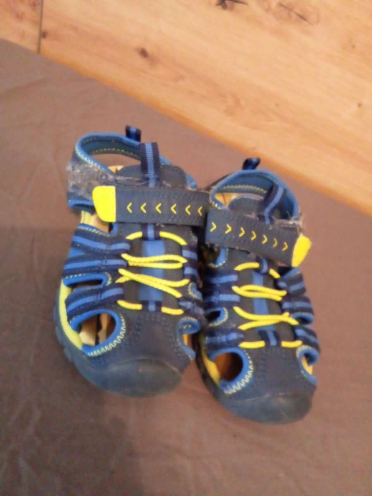 Sehr schöne Sandalen von Crane in gr. 27 abzugeben.