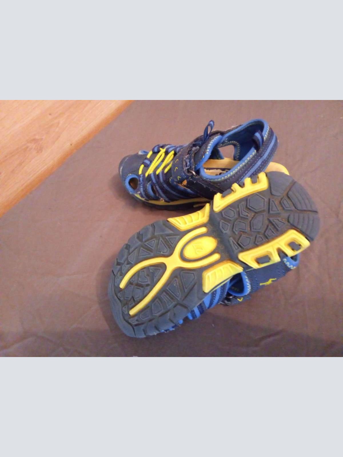 Sehr schöne Sandalen von Crane in gr. 27 abzugeben.